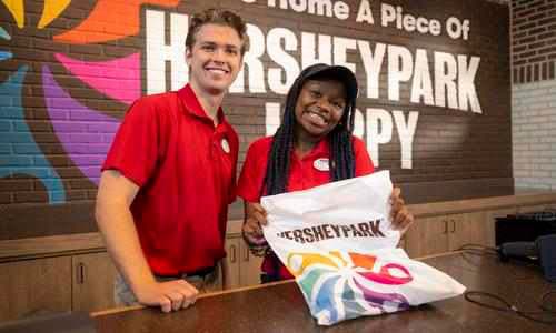 retail employees at hersheypark